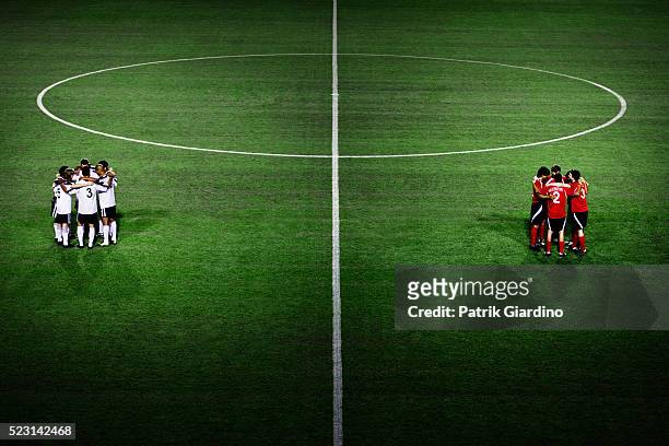 soccer teams huddling - soccer team stock pictures, royalty-free photos & images
