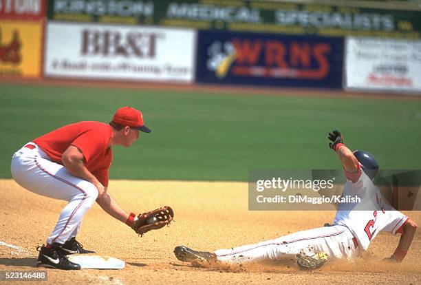 sliding into base - base sports equipment 個照片及圖片檔