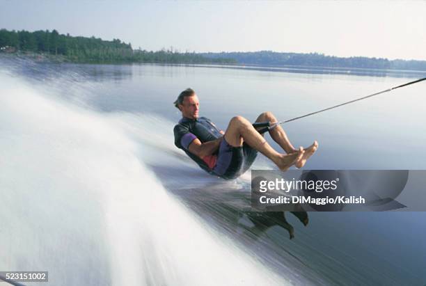 water-skiing barefoot - wasserskifahren stock-fotos und bilder