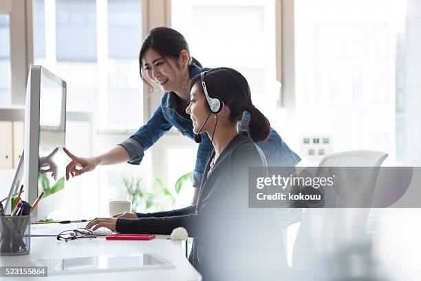 boss it is the operator of the newcomer to education - middelste deel stockfoto's en -beelden