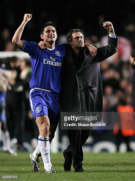 Frank Lampard and Jose Mourinho of Chelsea celebrate victory at the end of the UEFA Champions League, First Knockout Round, Second Leg match between...