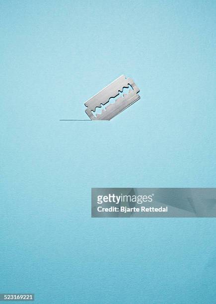 razor blade cutting paper - razor blade stock pictures, royalty-free photos & images