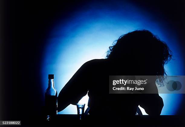 alcoholism - alcolismo foto e immagini stock
