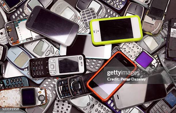 recycling mobile and smart phones - broken phone stock-fotos und bilder