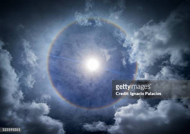 rainbow around the sun, big island of hawaii - corona sun fotografías e imágenes de stock