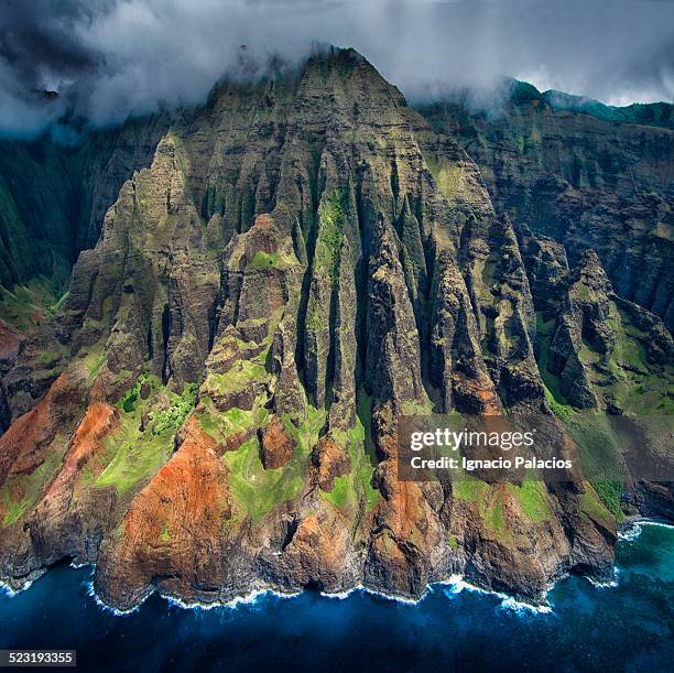 aerial views of the na pali coast, kauai - hawaii coastline stock pictures, royalty-free photos & images