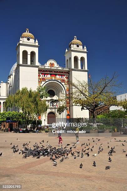 san salvador, el-salvador: central square and cathedral - san salvador stock pictures, royalty-free photos & images