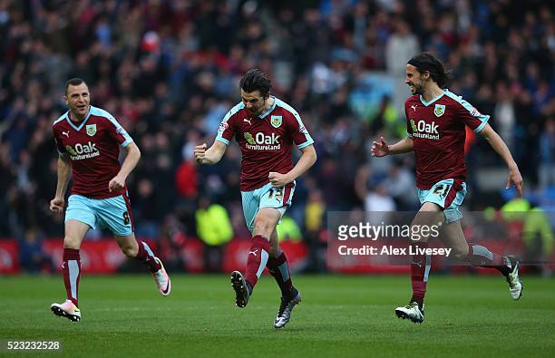 Joey Barton of Burnley celebrates with George Boyd after his deflected free kick goes in for the opening goal during the Sky Bet Championship match...