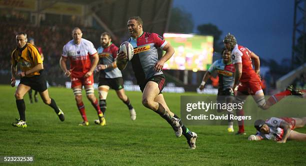 Jamie Roberts of Harlequins breaks through to score the first try during the European Rugby Challenge Cup semi final match between Harlequins and...