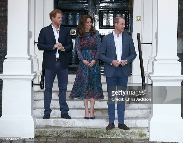 Prince Harry, Catherine, Duchess of Cambridge and Prince William, Duke of Cambridge wait for US President Barack Obama and First Lady Michelle Obama...