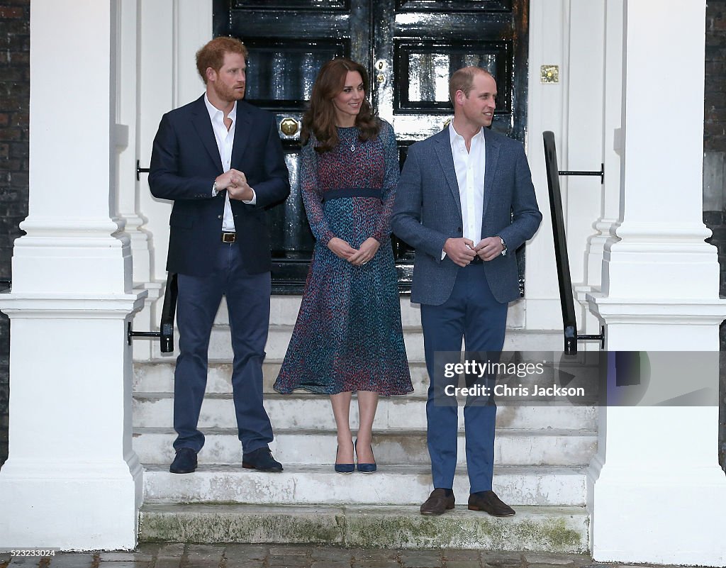 The Obamas Dine At Kensington Palace