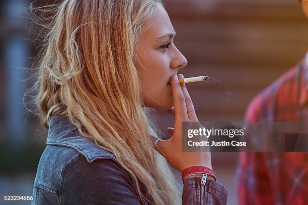 blonde woman smoking cigarette - e cig foto e immagini stock