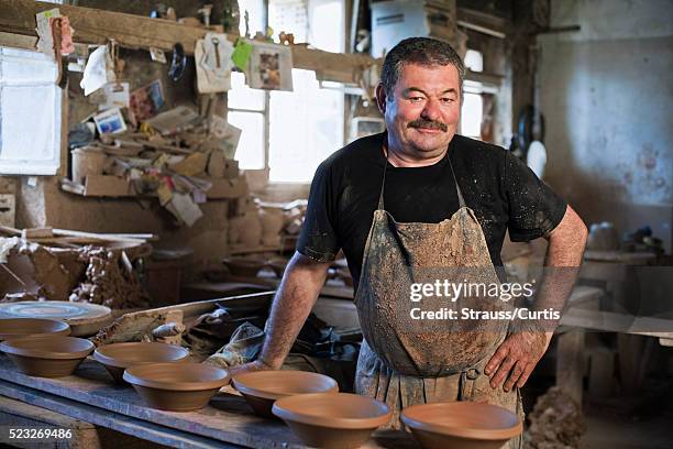 potter in his studio - potter stock pictures, royalty-free photos & images