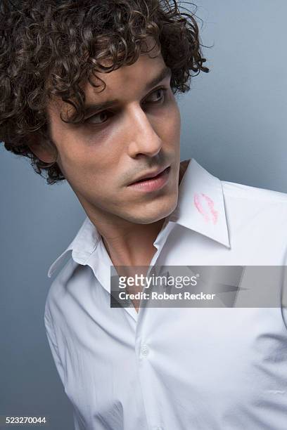 young man with lipstick on collar - kraag stockfoto's en -beelden