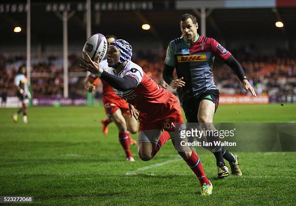 Gio Aplon of Grenoble juggles the ball during the European Rugby Challenge Cup Semi Final match between Harlequins and Grenoble at Twickenham Stoop...