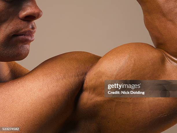 bodybuilder - body building photos et images de collection