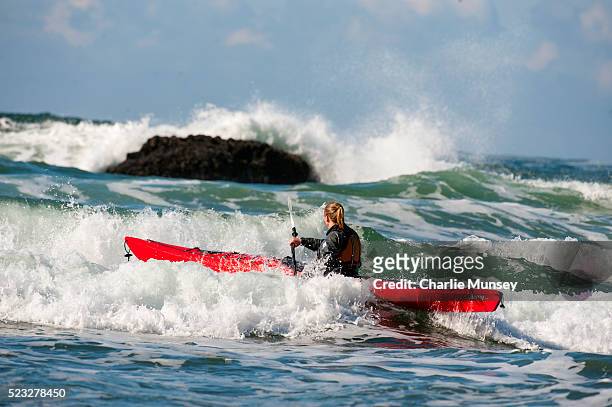 female sea kayaker at the oregon coast - sea kayaking imagens e fotografias de stock