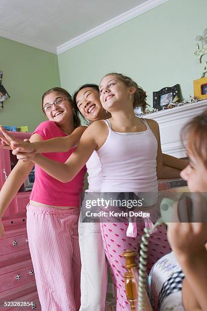 young girls dancing together - chica bailando en pijama fotografías e imágenes de stock