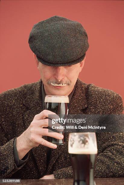 man drinking beer - bigode imagens e fotografias de stock