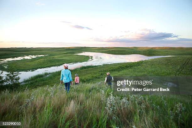 family walking down hill - north dakota stockfoto's en -beelden