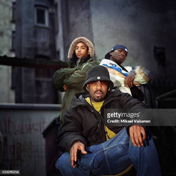 three young hip hop musicians - artiste musique photos et images de collection