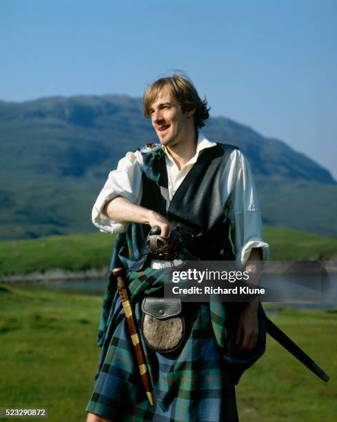 scots highlander wearing traditional tartan kilt - kilt stock pictures, royalty-free photos & images