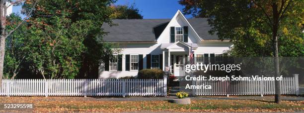 little white house in small town - steccato foto e immagini stock