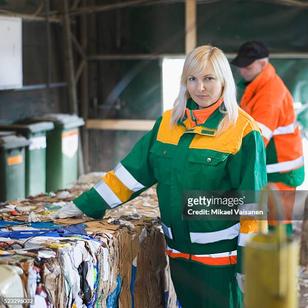 worker at recycling center - recycling center fotografías e imágenes de stock