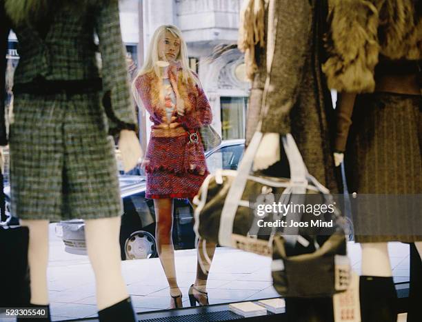 young woman window shopping - fashion archive stock-fotos und bilder