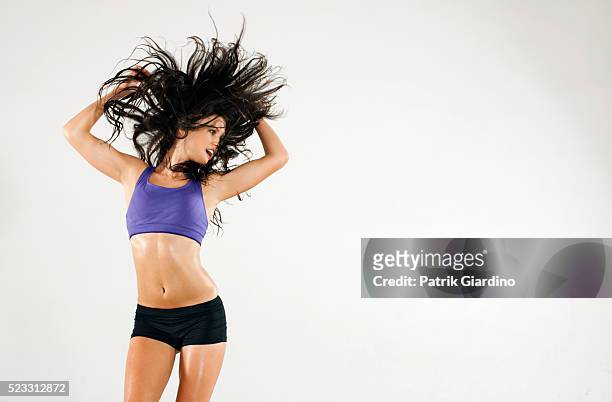 woman in exercise clothing dancing - belly dancer fotografías e imágenes de stock