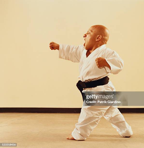 little person doing karate - dwarf stockfoto's en -beelden