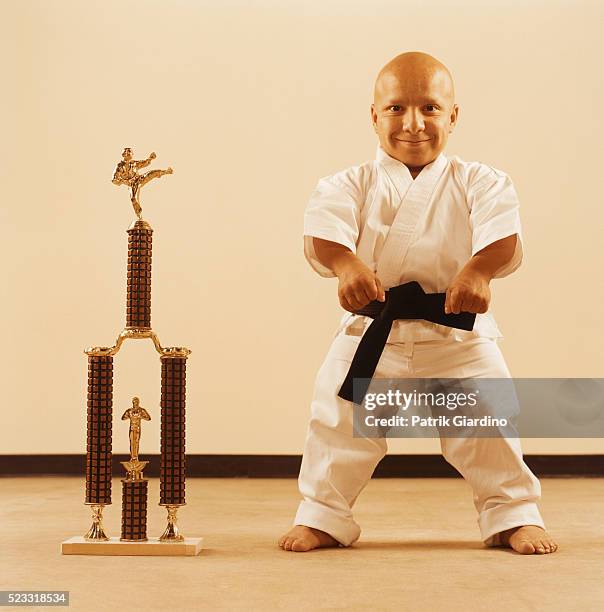 victorious martial artist - dwarf stock-fotos und bilder