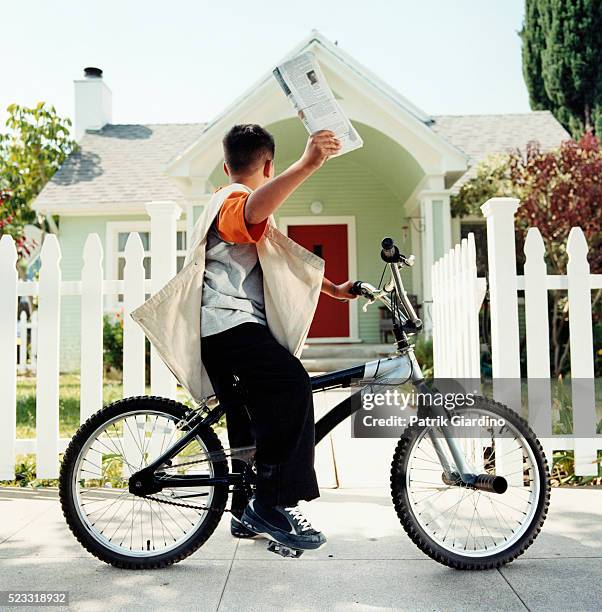 paperboy aiming at house - zeitungsausträger stock-fotos und bilder