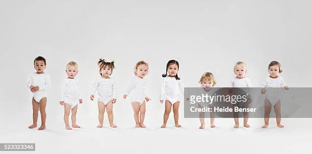 toddlers in a line - sólo bebés fotografías e imágenes de stock