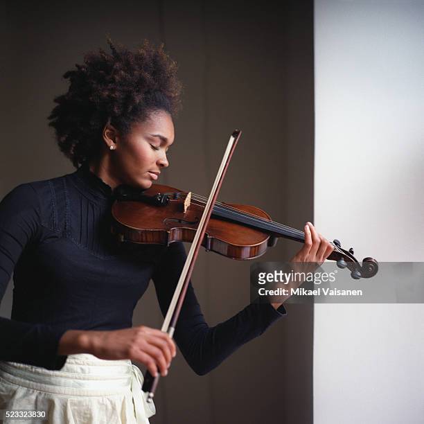 young woman playing in violin - musician stock pictures, royalty-free photos & images