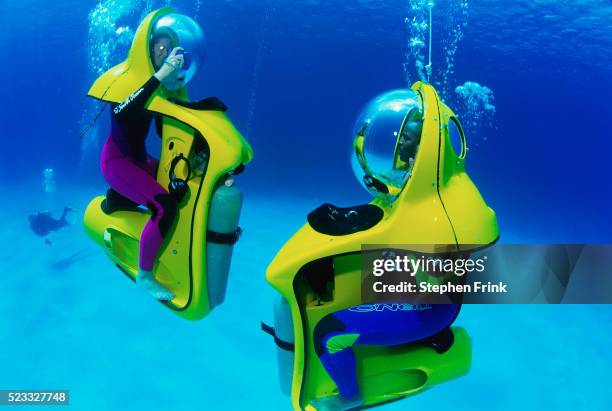 divers driving submersibles - sub stock pictures, royalty-free photos & images