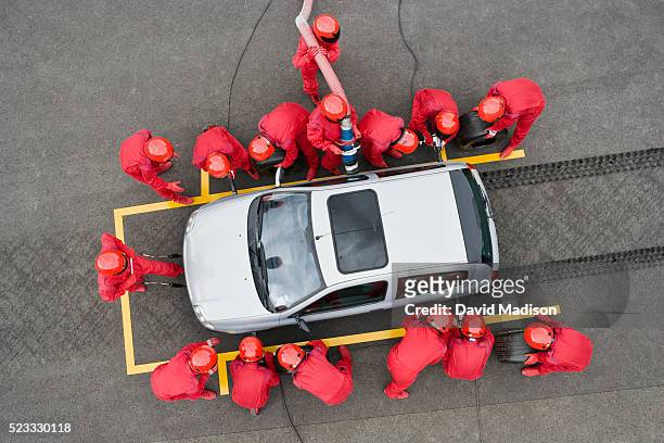 pit crew servicing minivan - pit stop stock pictures, royalty-free photos & images