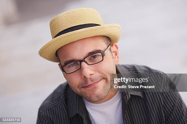 man wearing porkpie hat and glasses - porkpie hat stock-fotos und bilder