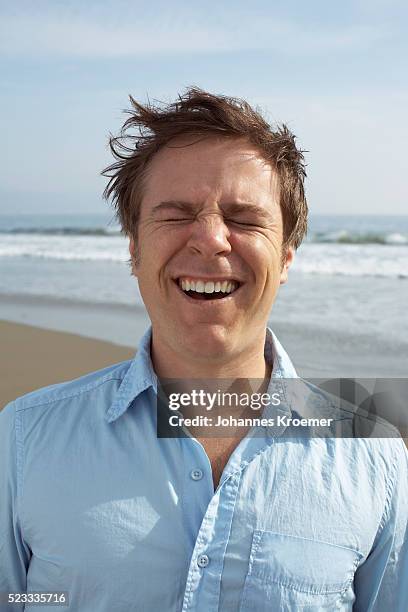 man squinting - grimacing stock pictures, royalty-free photos & images