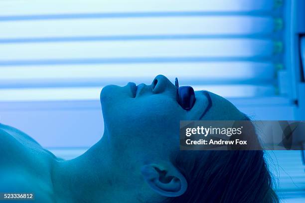 woman in a tanning bed - sunbed stock-fotos und bilder