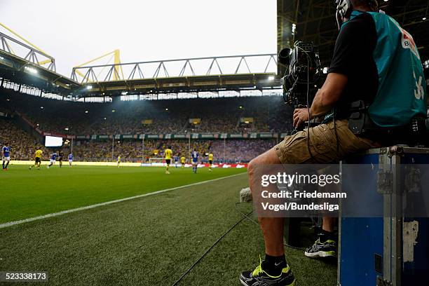 Steadicam waehrend des Bundesliga Spiels zwischen Borussia Dortmund und Schalke 04 in dem Signal Iduna Park am 20. Oktober in Dortmund, Deutschland.