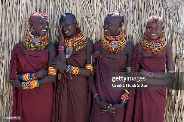 four young women from turkana tribe - nativo da áfrica - fotografias e filmes do acervo