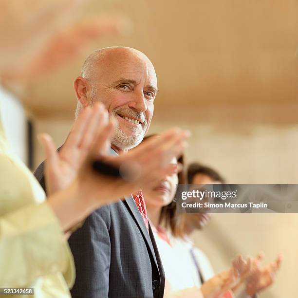 businesspeople applauding conference speaker - stående ovation bildbanksfoton och bilder