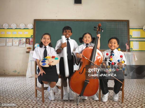 schoolchildren in classroom - malasio fotografías e imágenes de stock