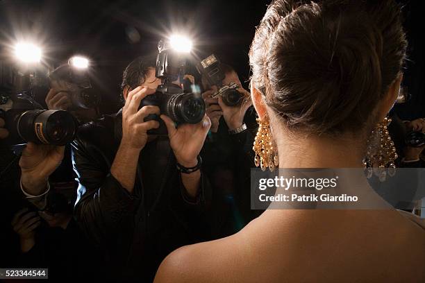 paparazzi photographing celebrity - paparazzo fotografías e imágenes de stock