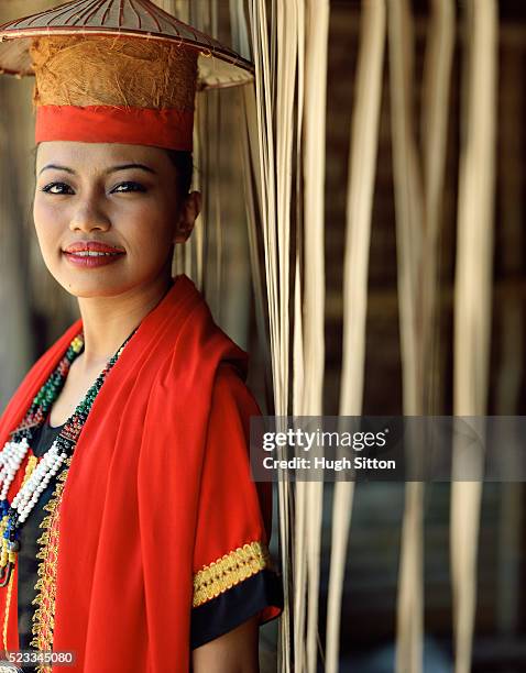 portrait of bidayuh tribal woman - sarawak state foto e immagini stock