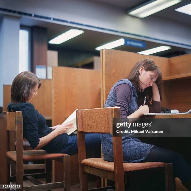 Library Cubical Library Cubicle Photos and Premium High Res Pictures - Getty Images