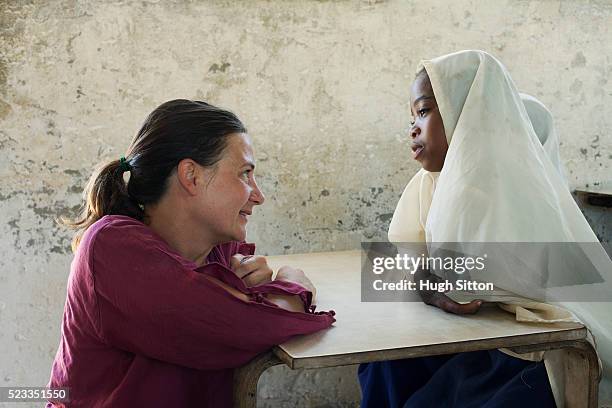 primary school. tanzania. africa - hugh sitton - fotografias e filmes do acervo