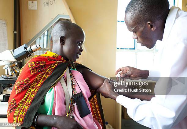 doctor preparing patient for injection - primary health care stock pictures, royalty-free photos & images
