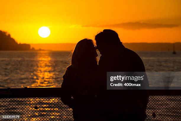 pier 62 kiss - elliott bay bildbanksfoton och bilder